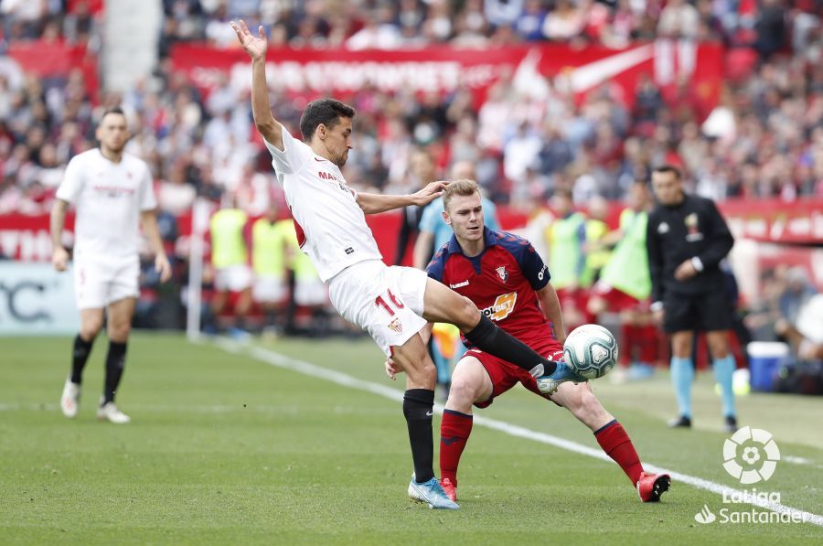  Lato debutó con Osasuna contra el Sevilla FC.