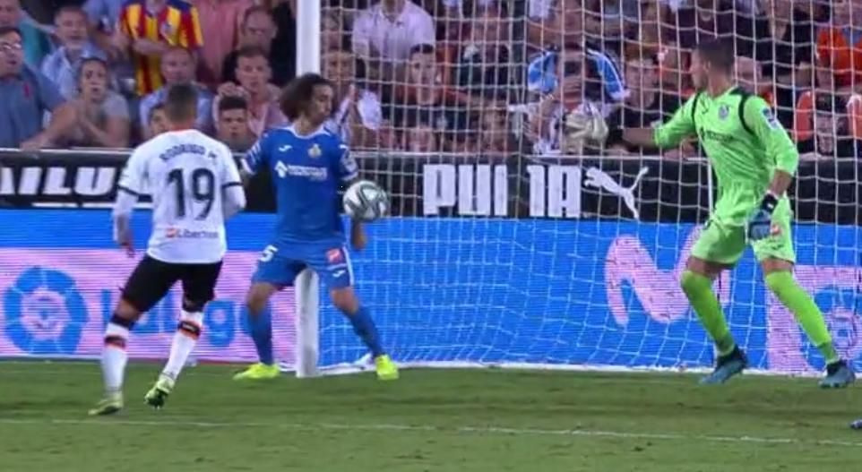 La polémica acción de Cucurella en el Valencia CF-Getafe.