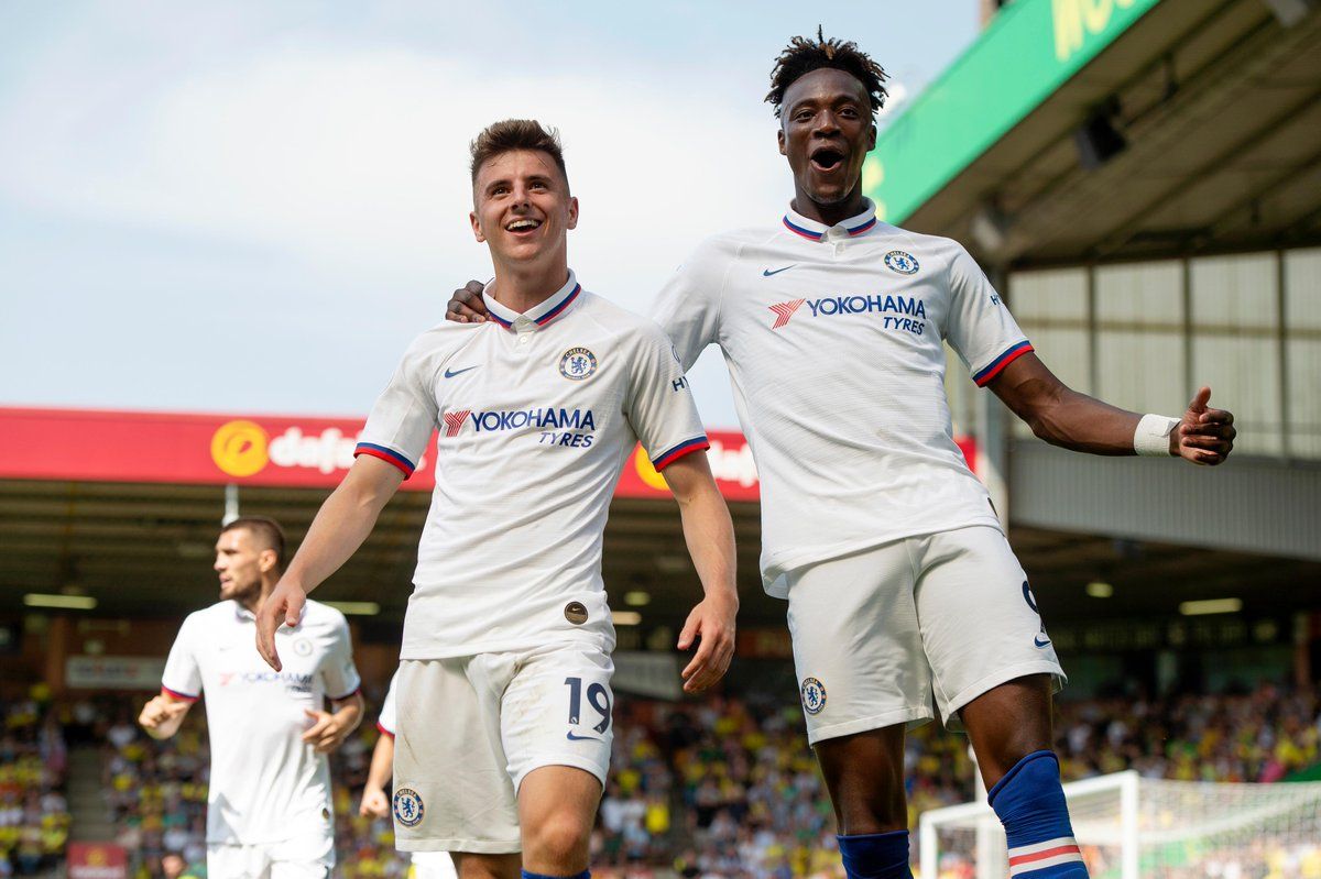 Mason Mount y Tammy Abraham con el Chelsea.