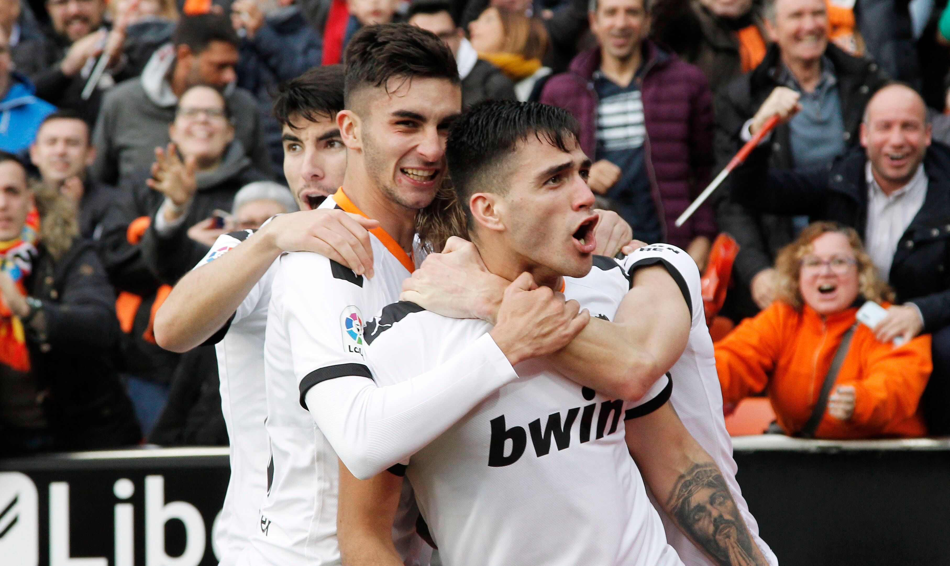  Maxi Gómez celebra el 1-0 en Mestalla