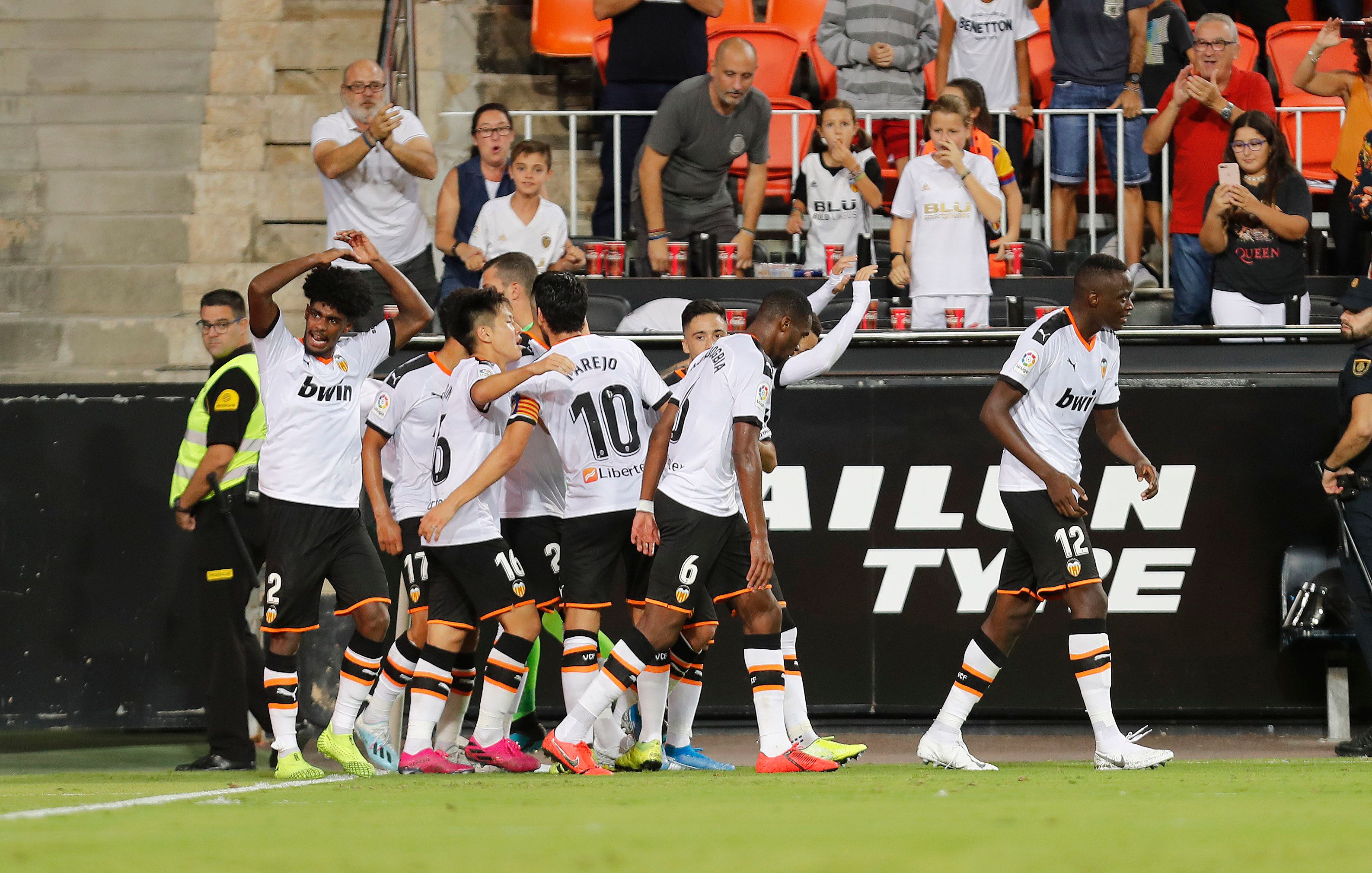 Maxi Gómez celebra un gol en el Valencia-Getafe