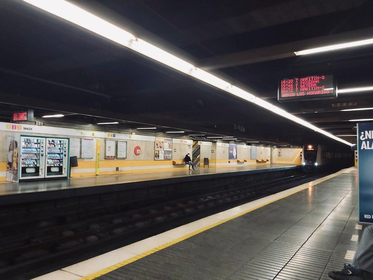  Horarios metros y autobuses Valencia y apariencia de las estaciones.
