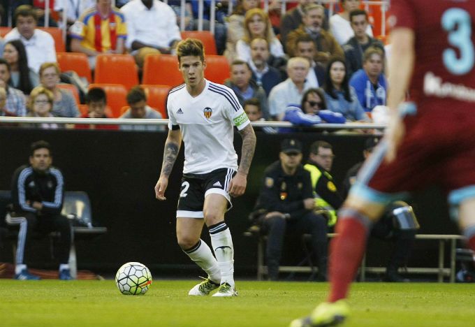 Mina acabó con el labio partido.