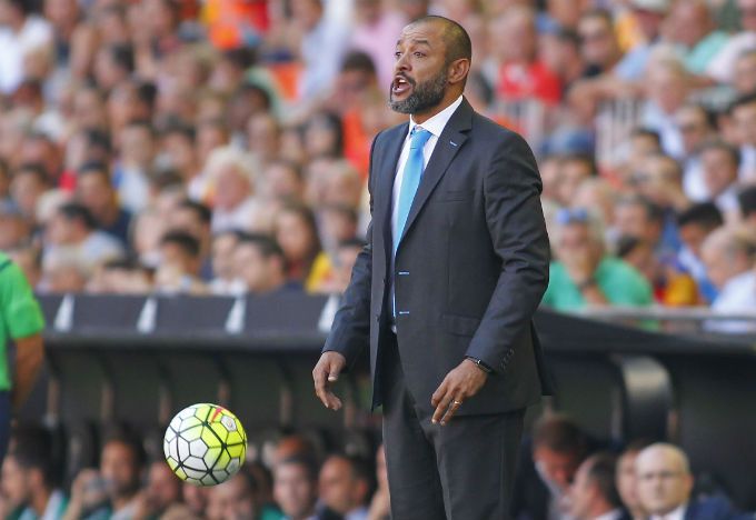 Nuno dirige un partido en Mestalla.