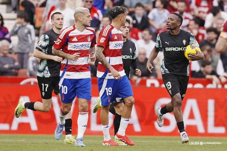 Otero, tras su gol en Los Cármenes.