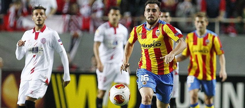  Paco Alcácer antes de caer en la treta de Beto en un Valencia-Sevilla