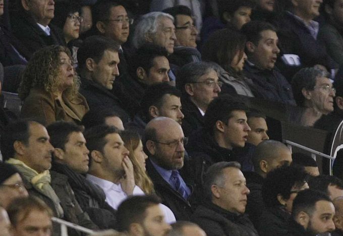 Vicente se estrenó en el palco de Mestalla. Muy cerca de Layhoon que ya está de vuelta