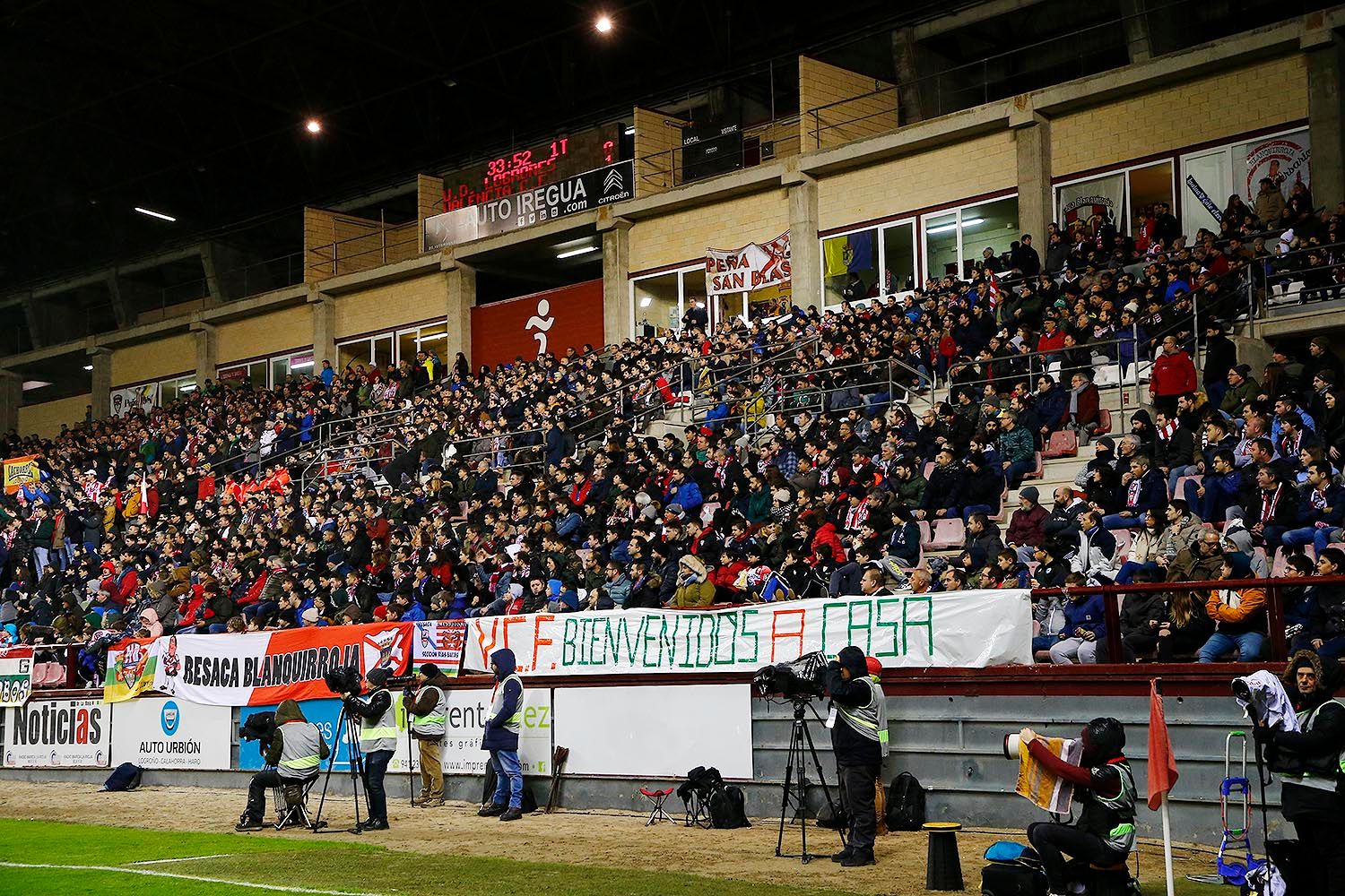Pancarta de bienvenida de la afición del Logroñés al Valencia CF