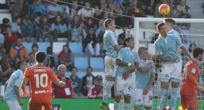 Dani Parejo marcó su primer gol de falta directa al borde del descanso.