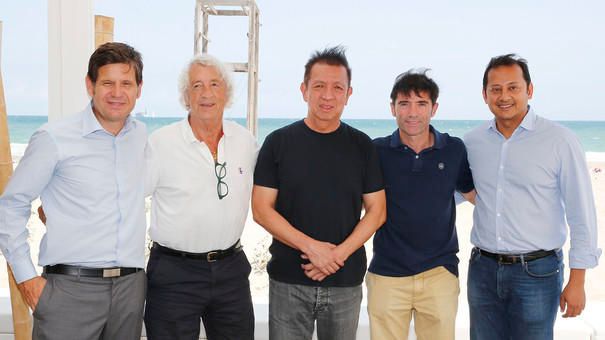 Peter Lim, Mateo Alemany, Marcelino, Anil Murthy y Juan Sol comen en El Saler