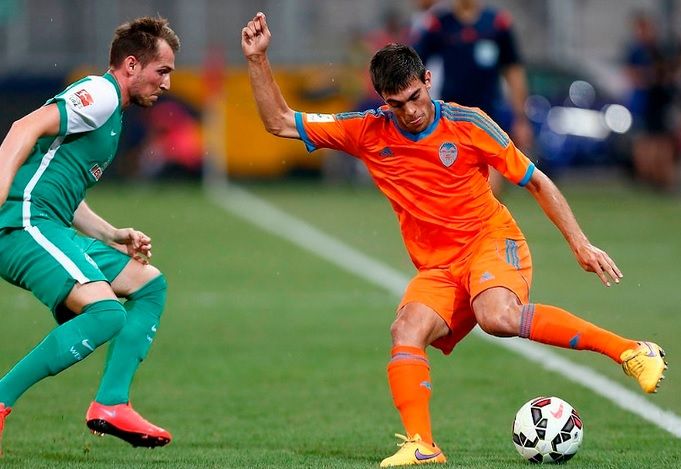  Salva Ruiz ante el Werder Bremen.