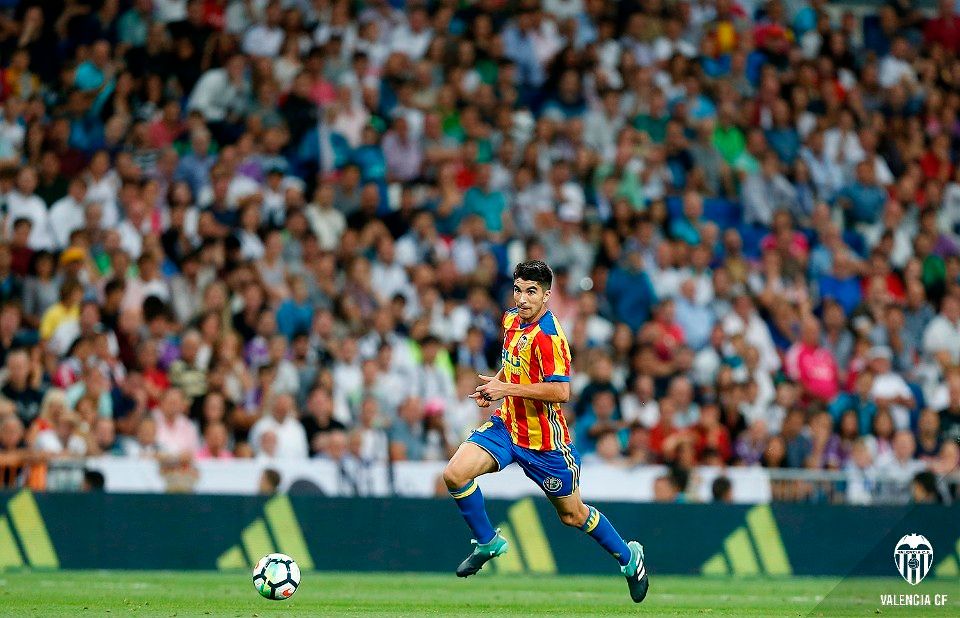 Carlos Soler, esta temporada contra el Real Madrid.