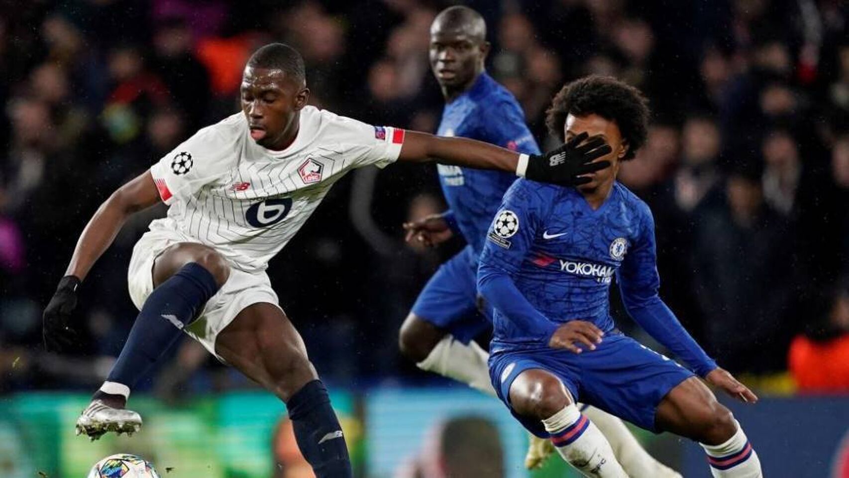  Boubakary Soumaré en acción ante el Chelsea.