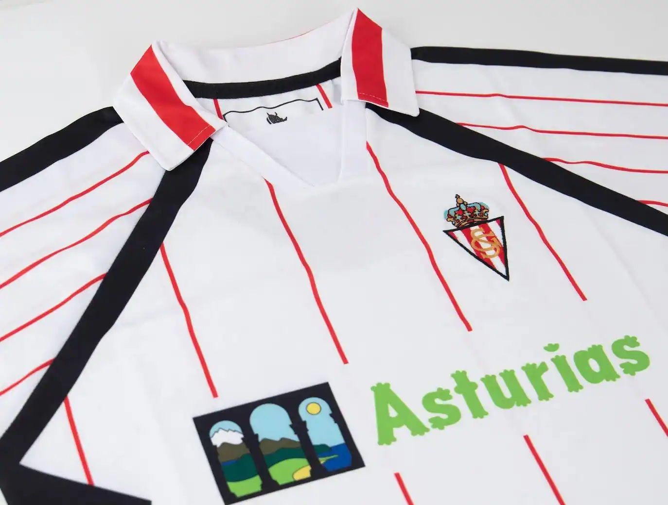  Camiseta del Sporting en honor a Hugo Perico Pérez.