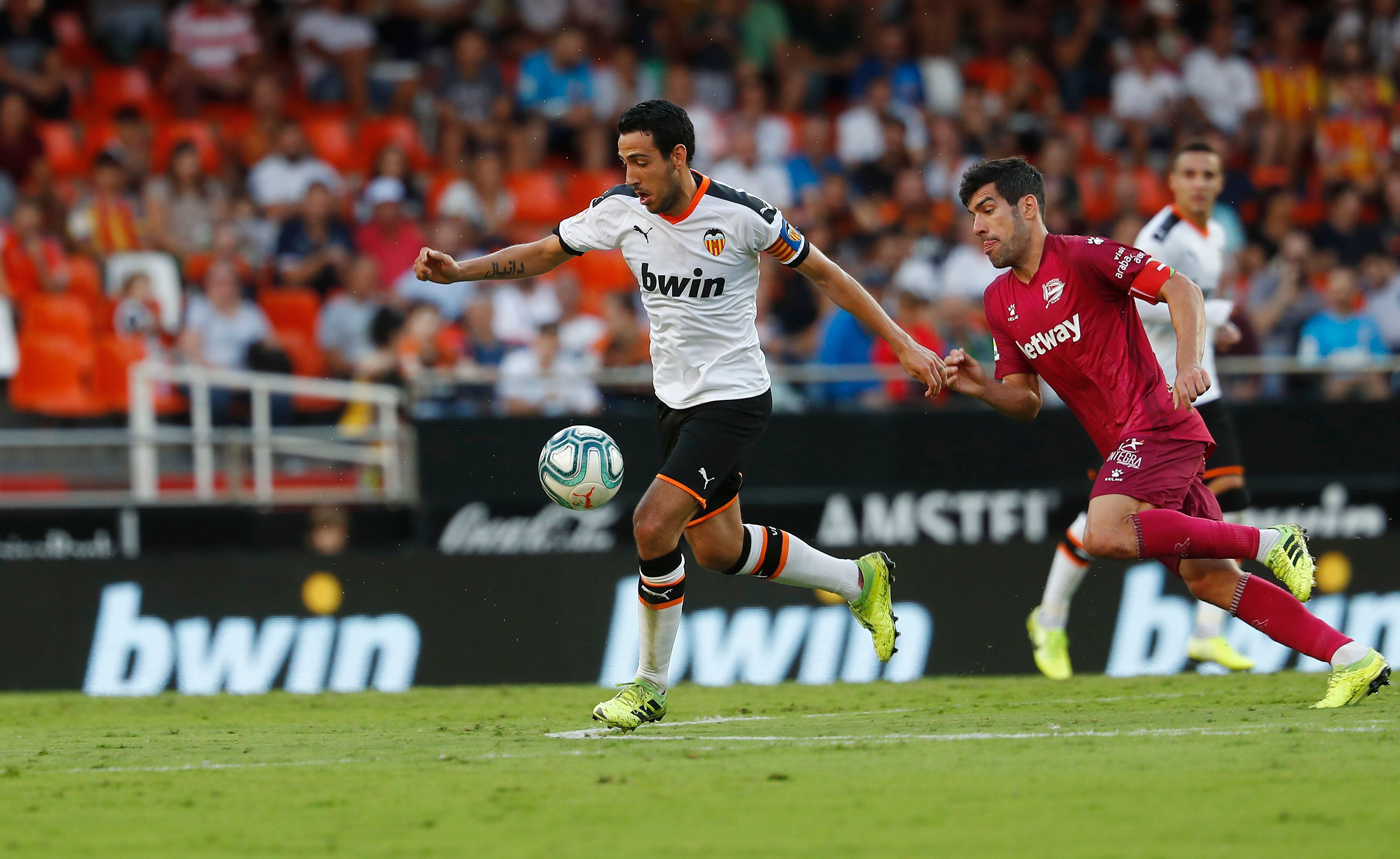 Dani Parejo durante el Valencia-Alavés.