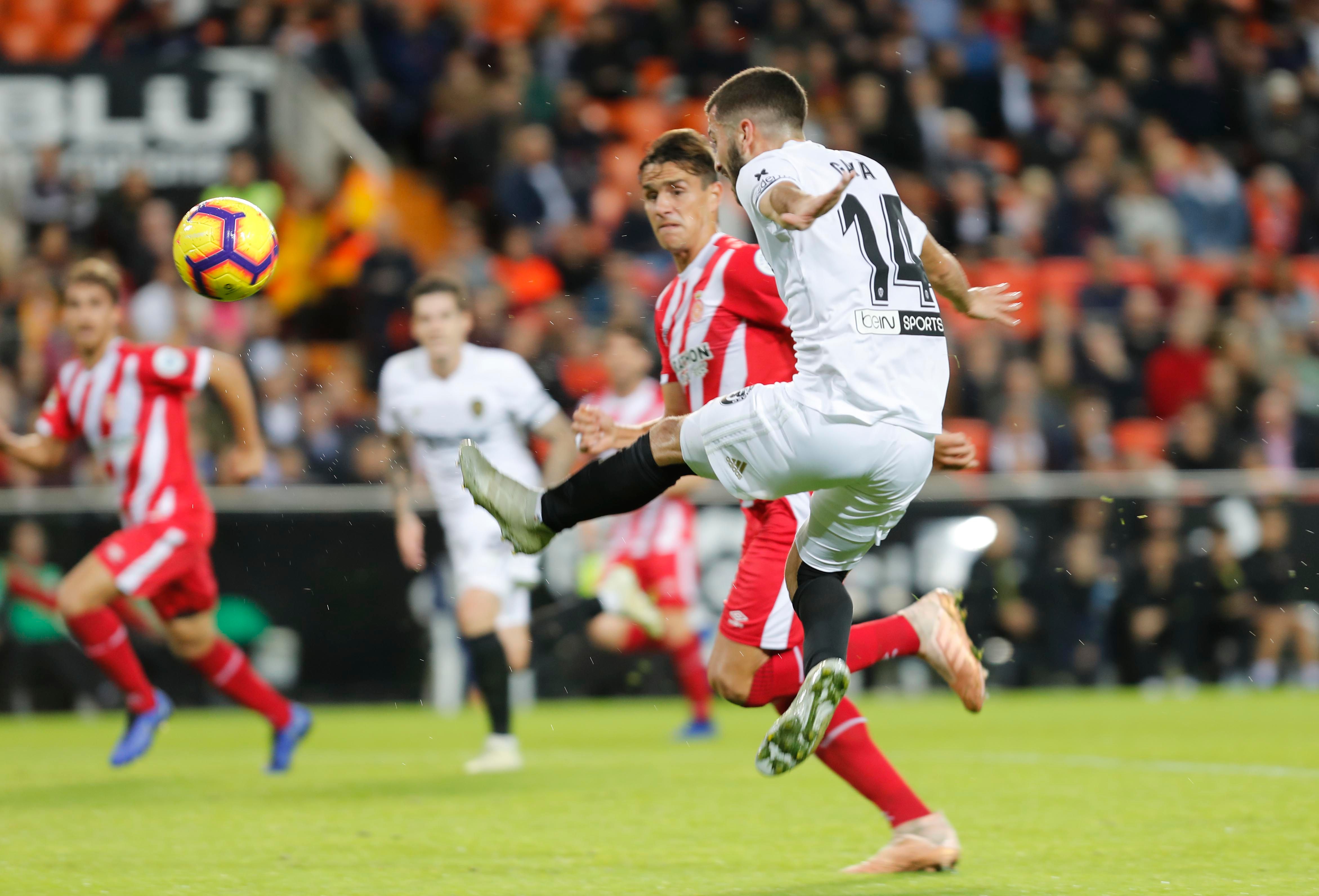 Gayà centra en el Valencia-Girona