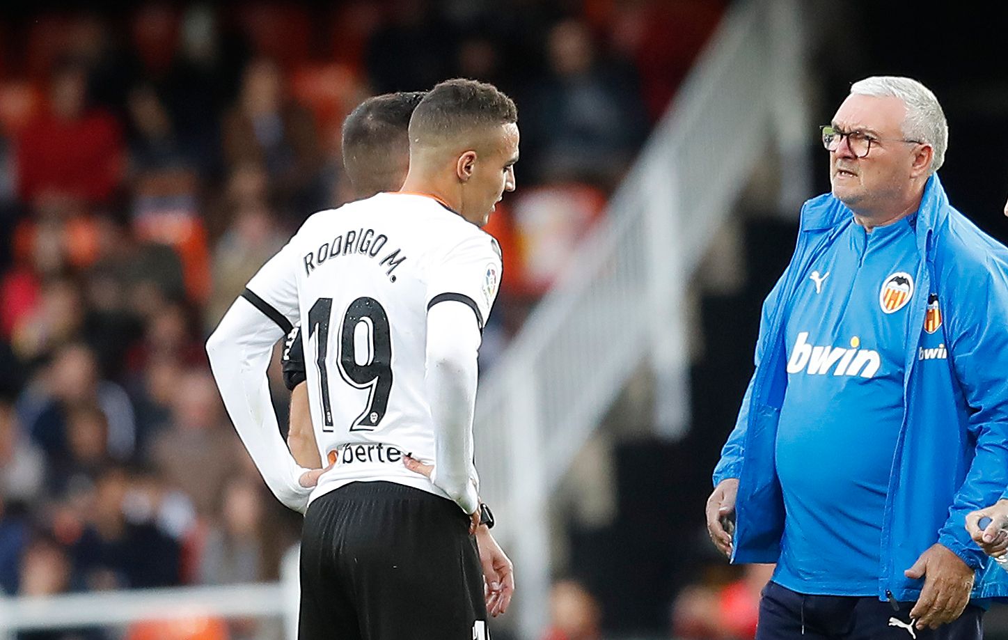 Rodrigo en el Valencia-Granada con el doctor Casany