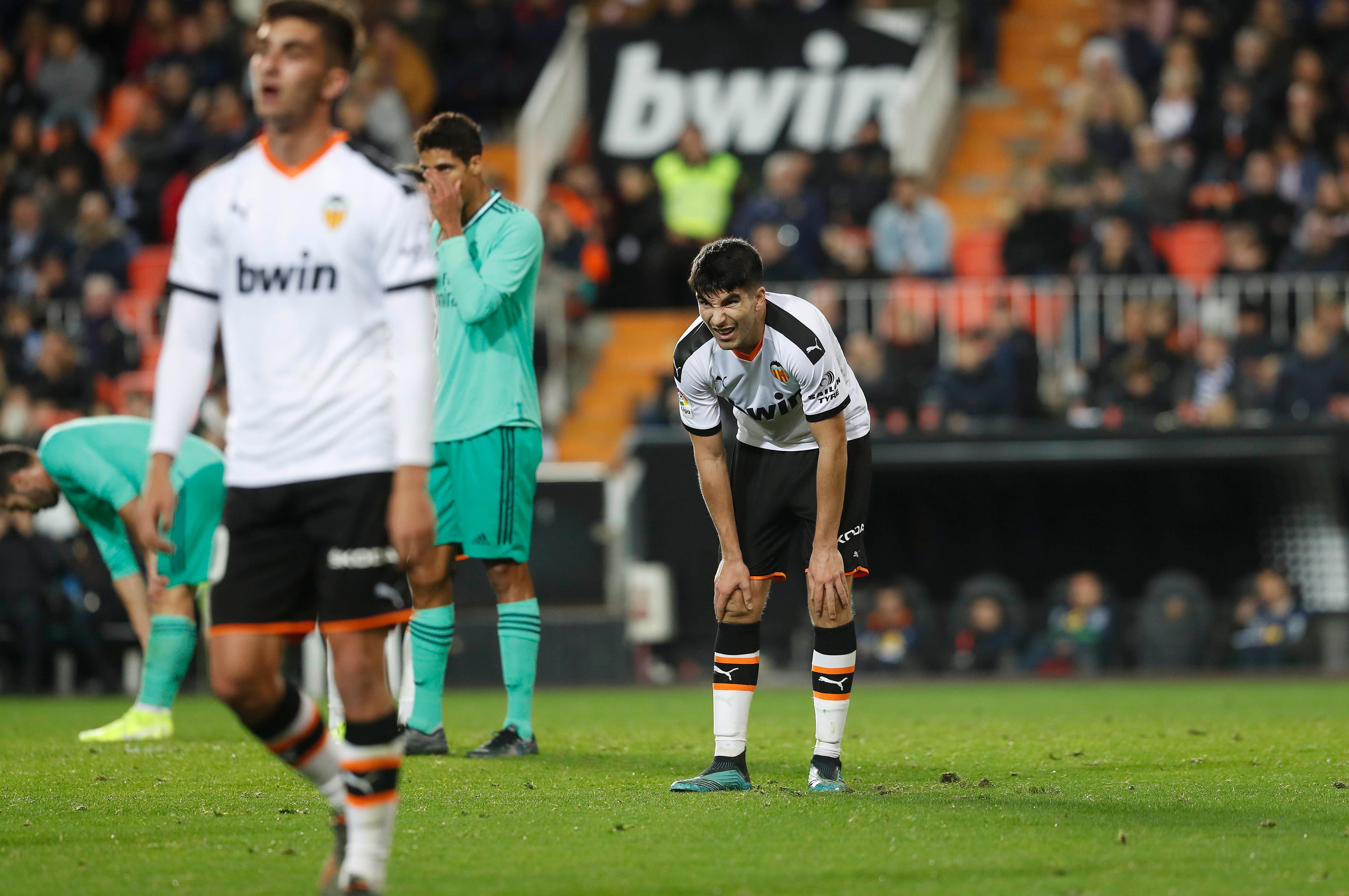  Carlos Soler durante el Valencia - Real Madrid