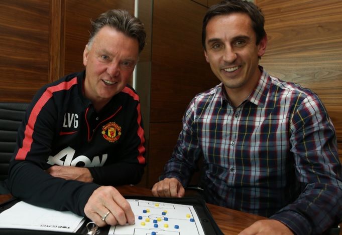 Gary Neville entrevistó a Van Gaal como comentarista de Sky Sports.