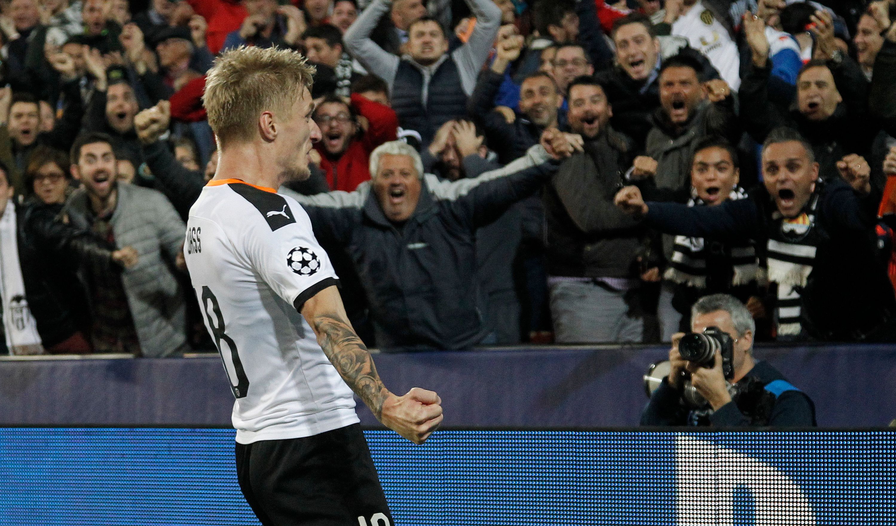  Daniel Wass celebra su gol en el Valencia CF - Chelsea.