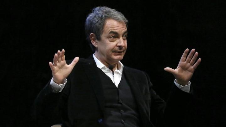 Zapatero durante una conferencia.