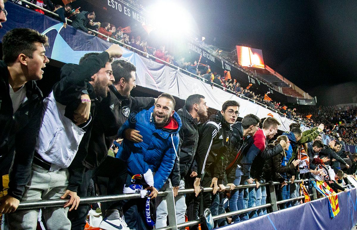  Afición en el Valencia-Chelsea
