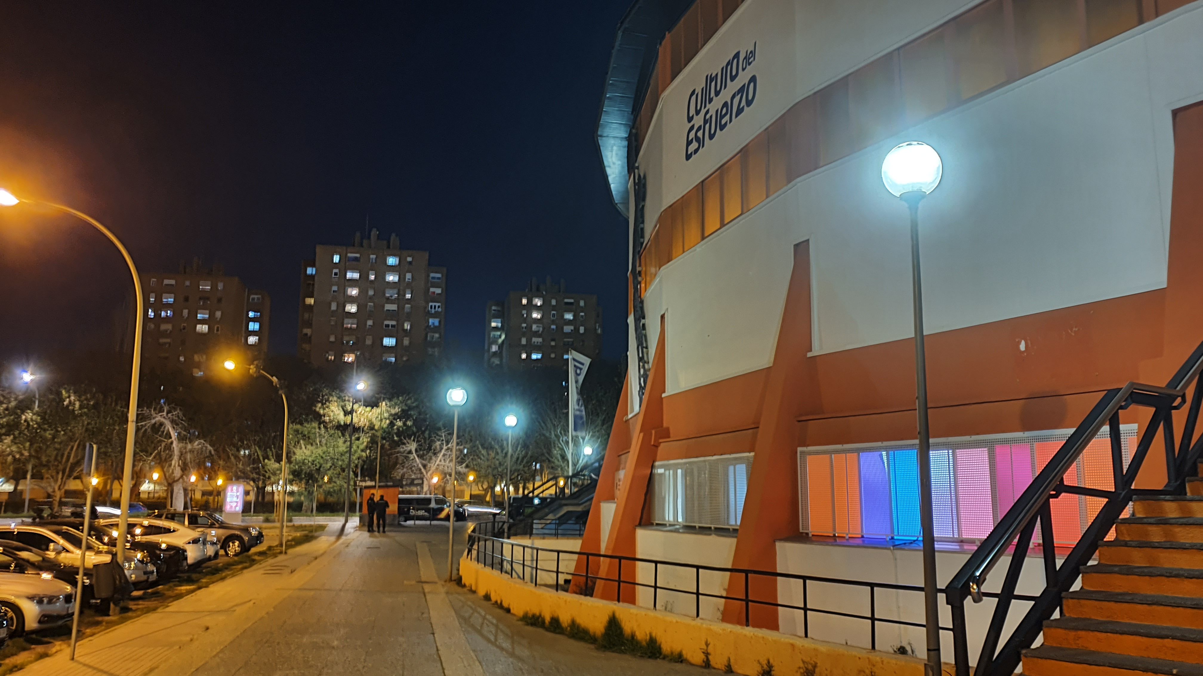  Alrededores de la Fonteta en la previa del Valencia Basket - Olimpia Milano.