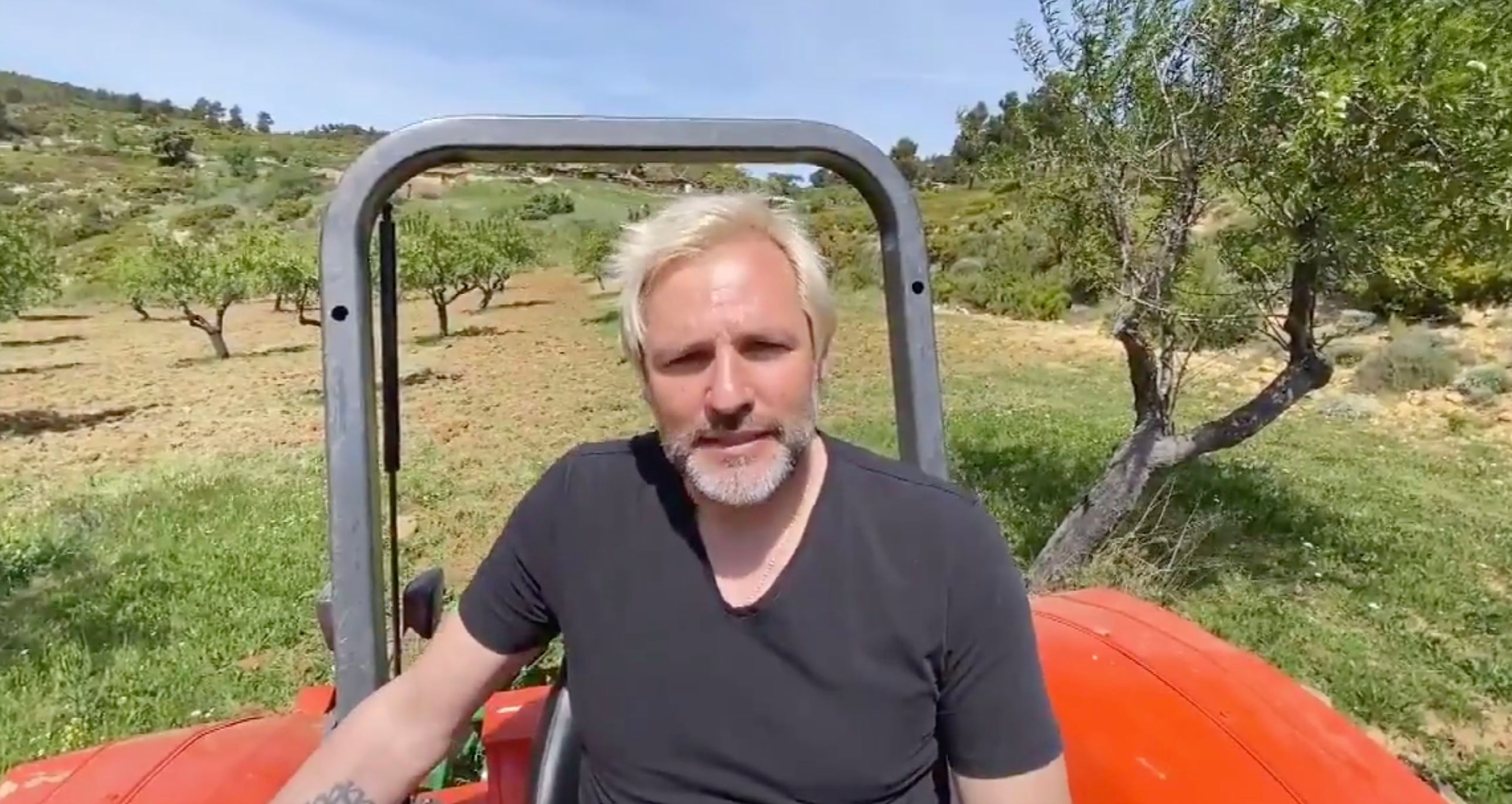  Cañizares junto al tractor. El meta del doblete