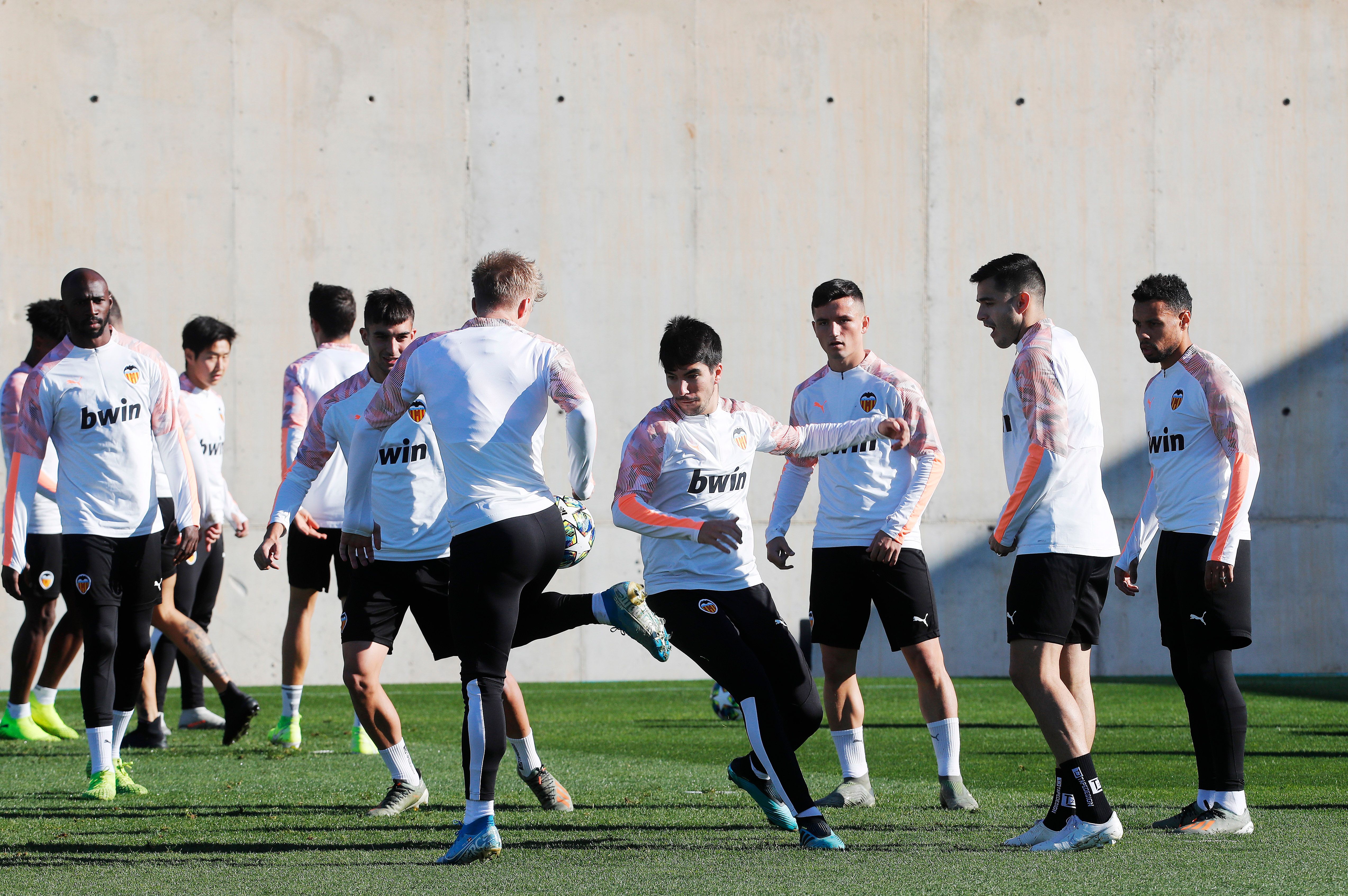  Soler en uno de los entrenamientos del Valencia CF antes del parón.