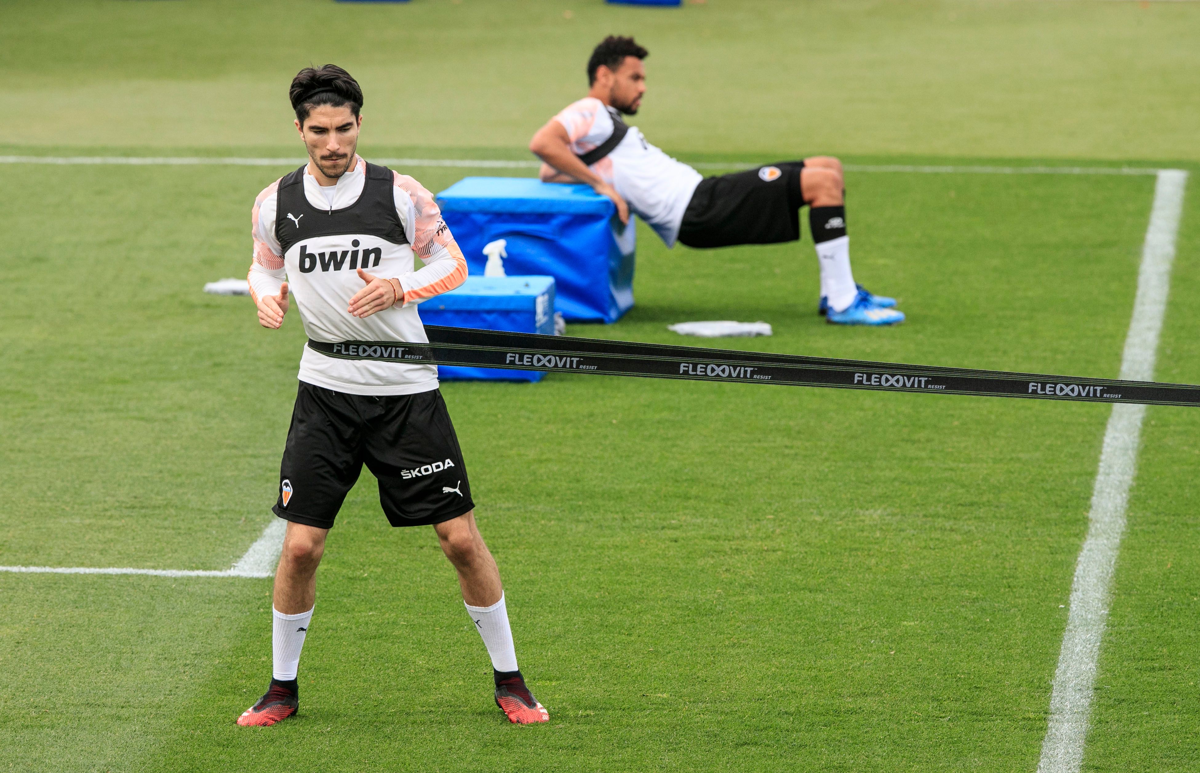 Entrenamiento Valencia 16 de mayo con Javier Miñano atento