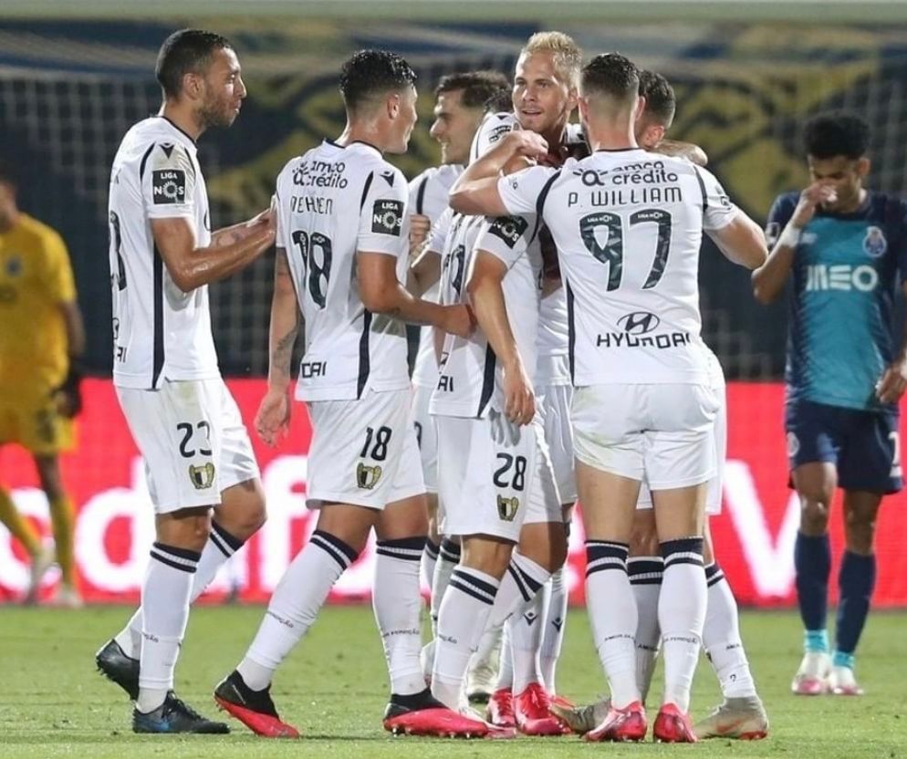  Racic y Centelles en la victoria contra el Porto