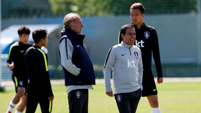Toni Grande y Javier Miñano con la selección de Korea