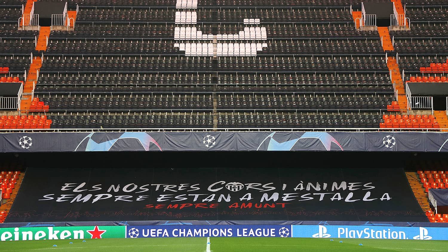 Valencia-Atalanta. Lona en Mestalla