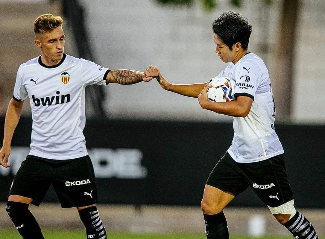  Álex Blanco felicita a Kang In Lee