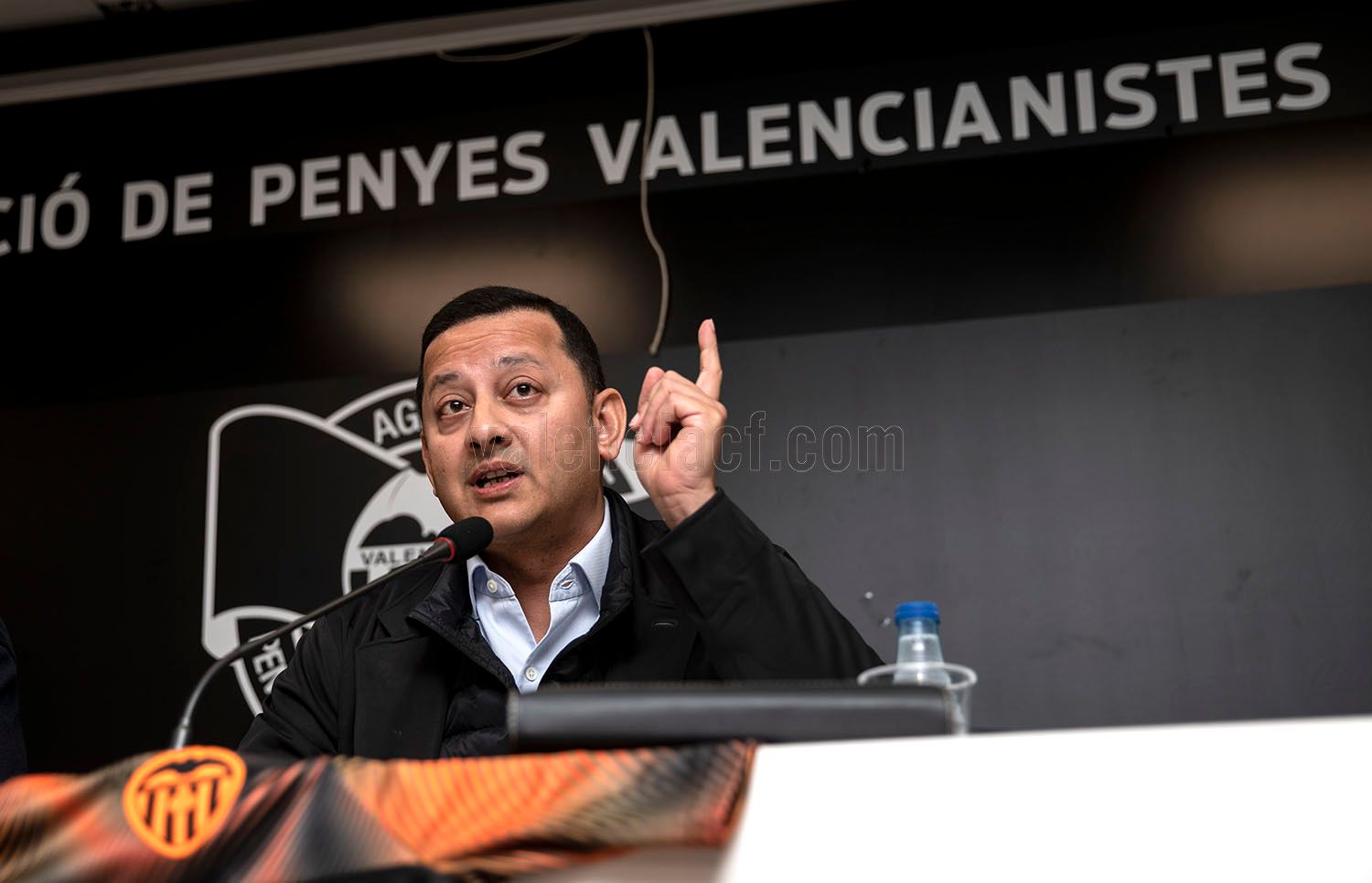  Anil Murthy en la Agrupación de Peñas, foto que preside su entrevista en Batzine (Foto: Valencia