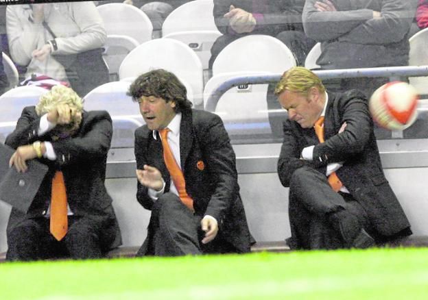  Bruins slot a la izquierda junto a Bakero y Koeman