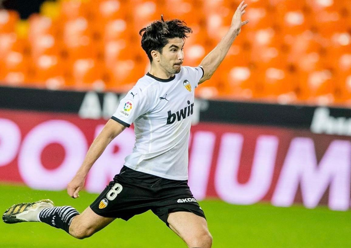  Carlos Soler tira el penalti del empate