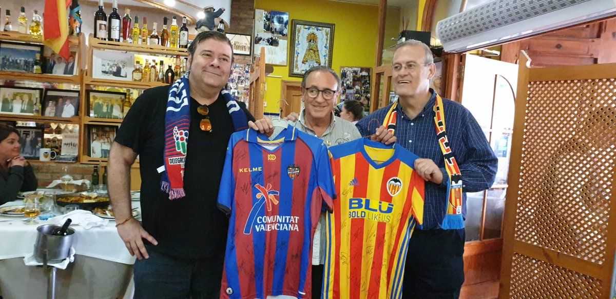  Comida de peñas del Levante y del Valencia. CF antes del derbi