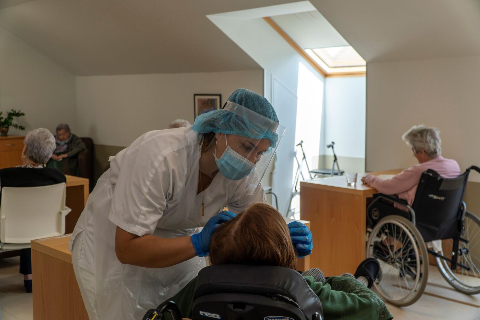  Cuidados contra el coronavirus en una residencia como en la que ha surgido el brote