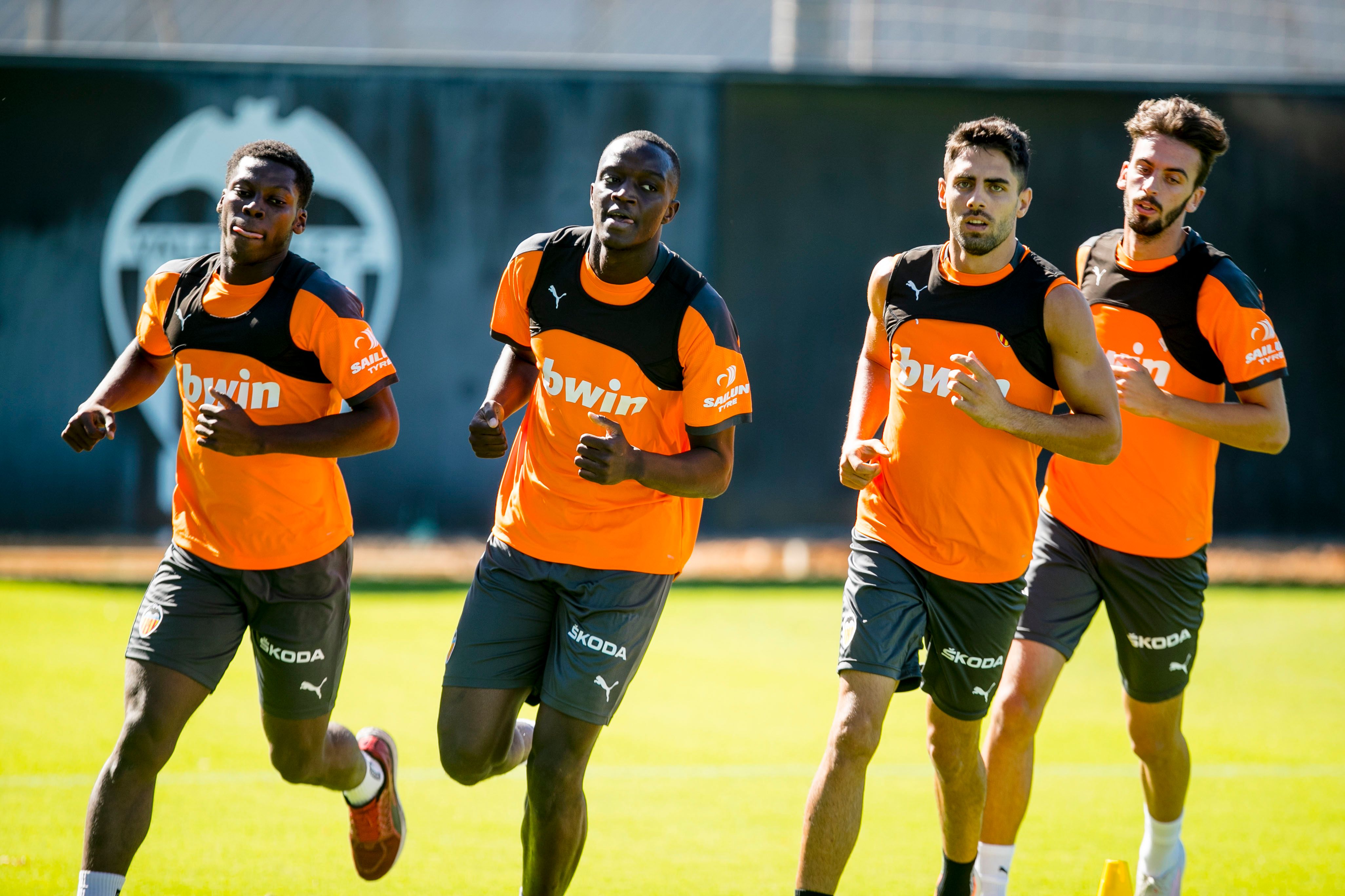  Diakhaby ya corrió con el grupo el lunes y hoy acompañó a Kondogbia