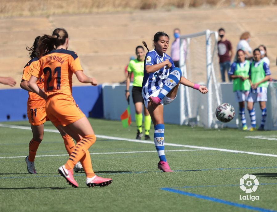  El Valencia CF Femenino sumó sus primeros tres puntos tras remontar ante el Huelva en el estreno d