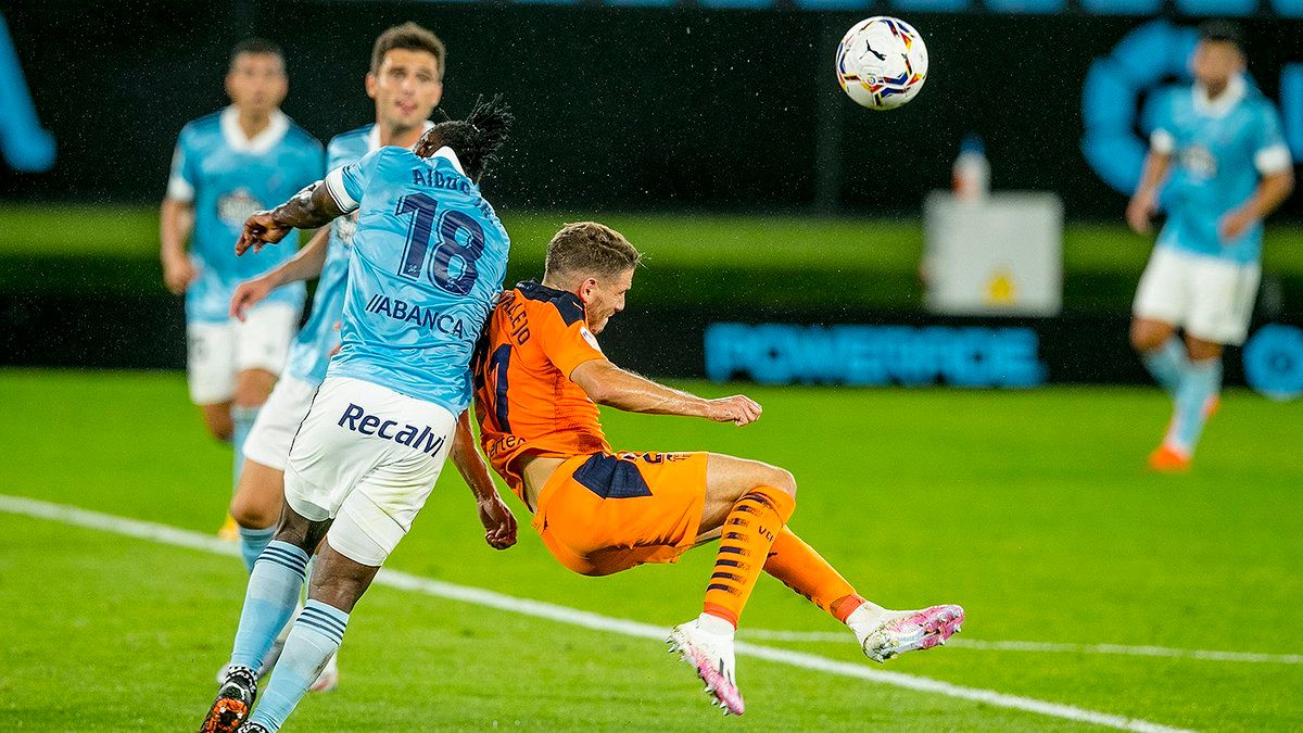  El Valencia CF pidió penalti sobre Vallejo que el VAR no señaló