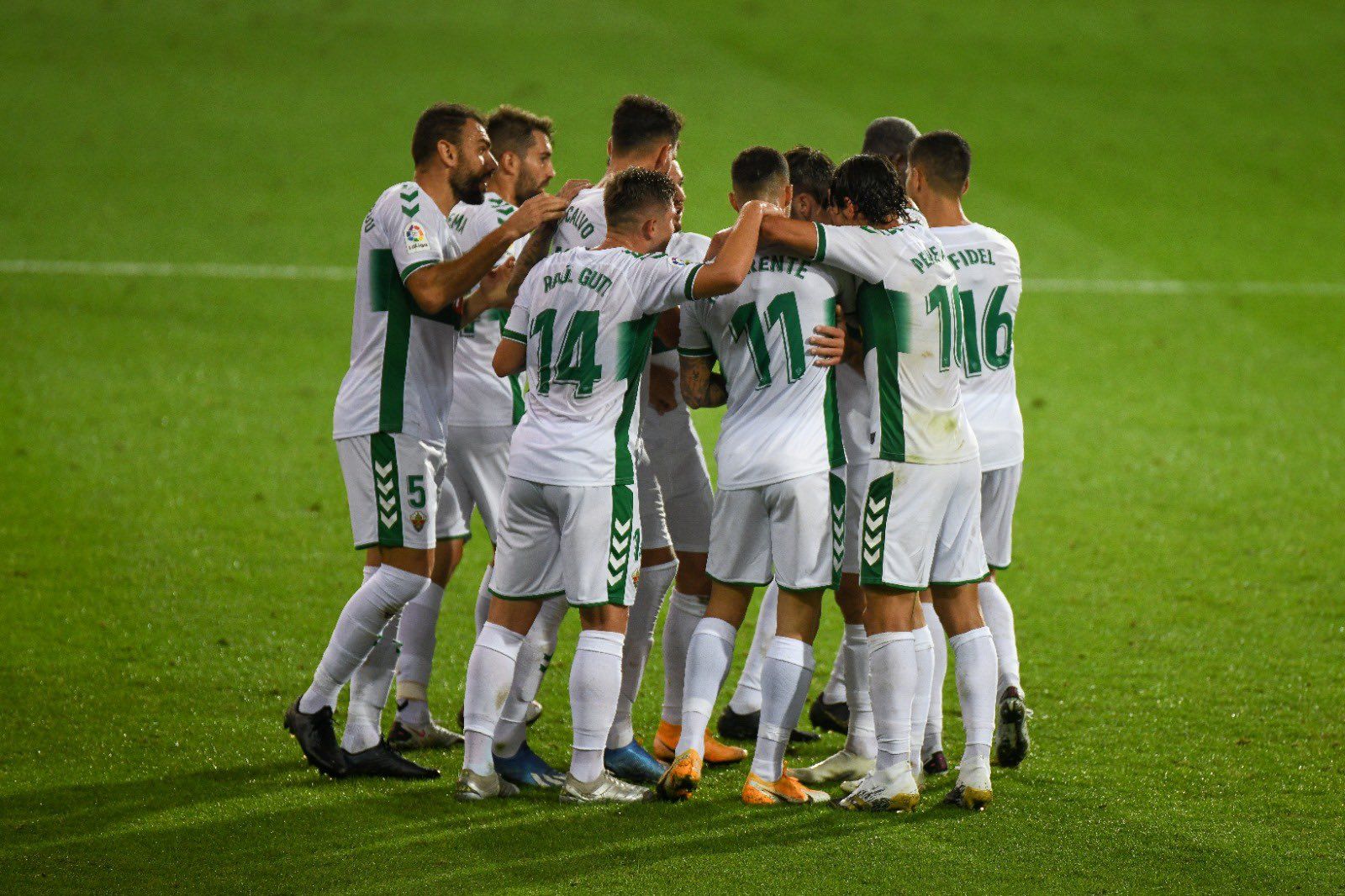  El Elche CF celebrando un gol.