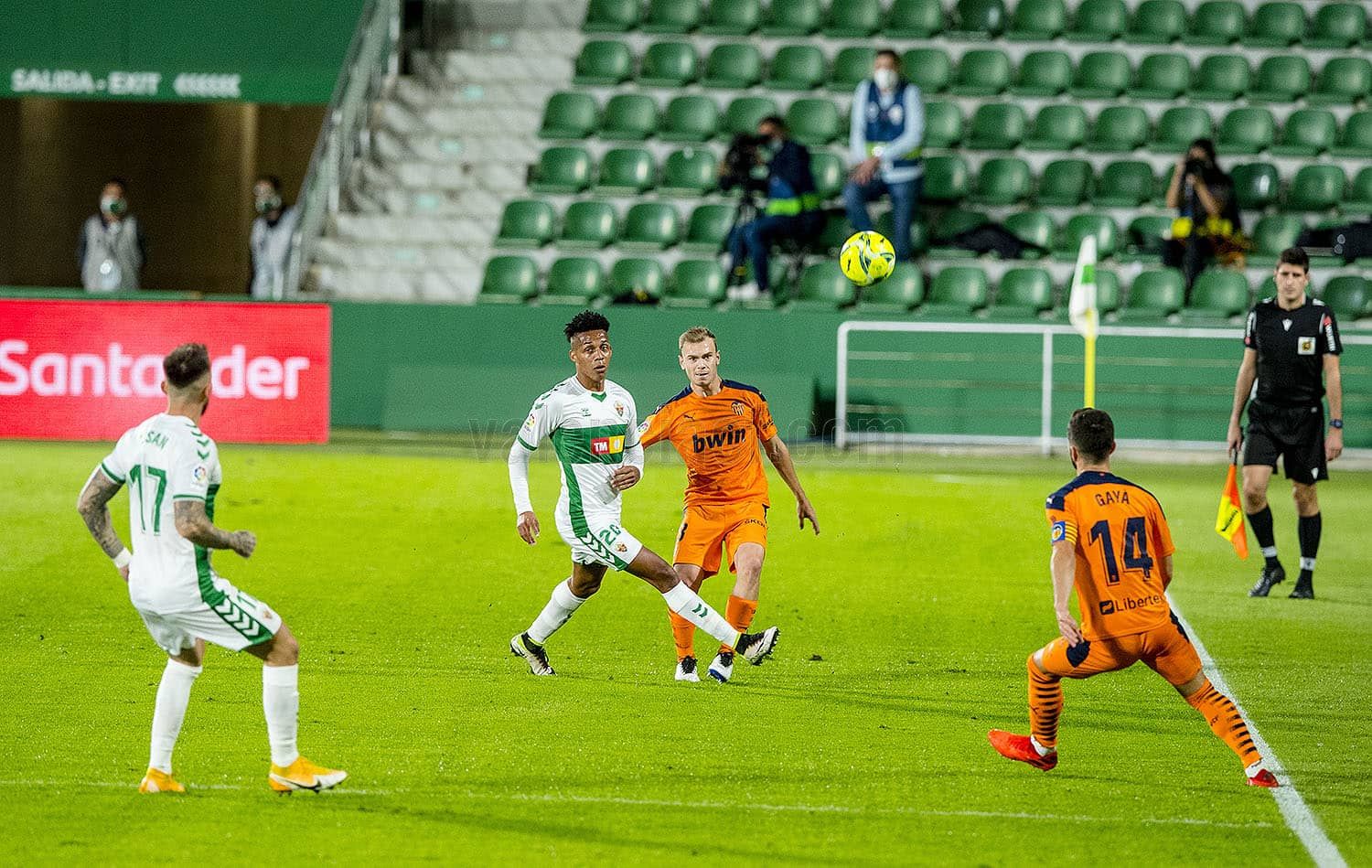  El doble lateral no consiguió cumplir las expectativas en el Elche-Valencia CF