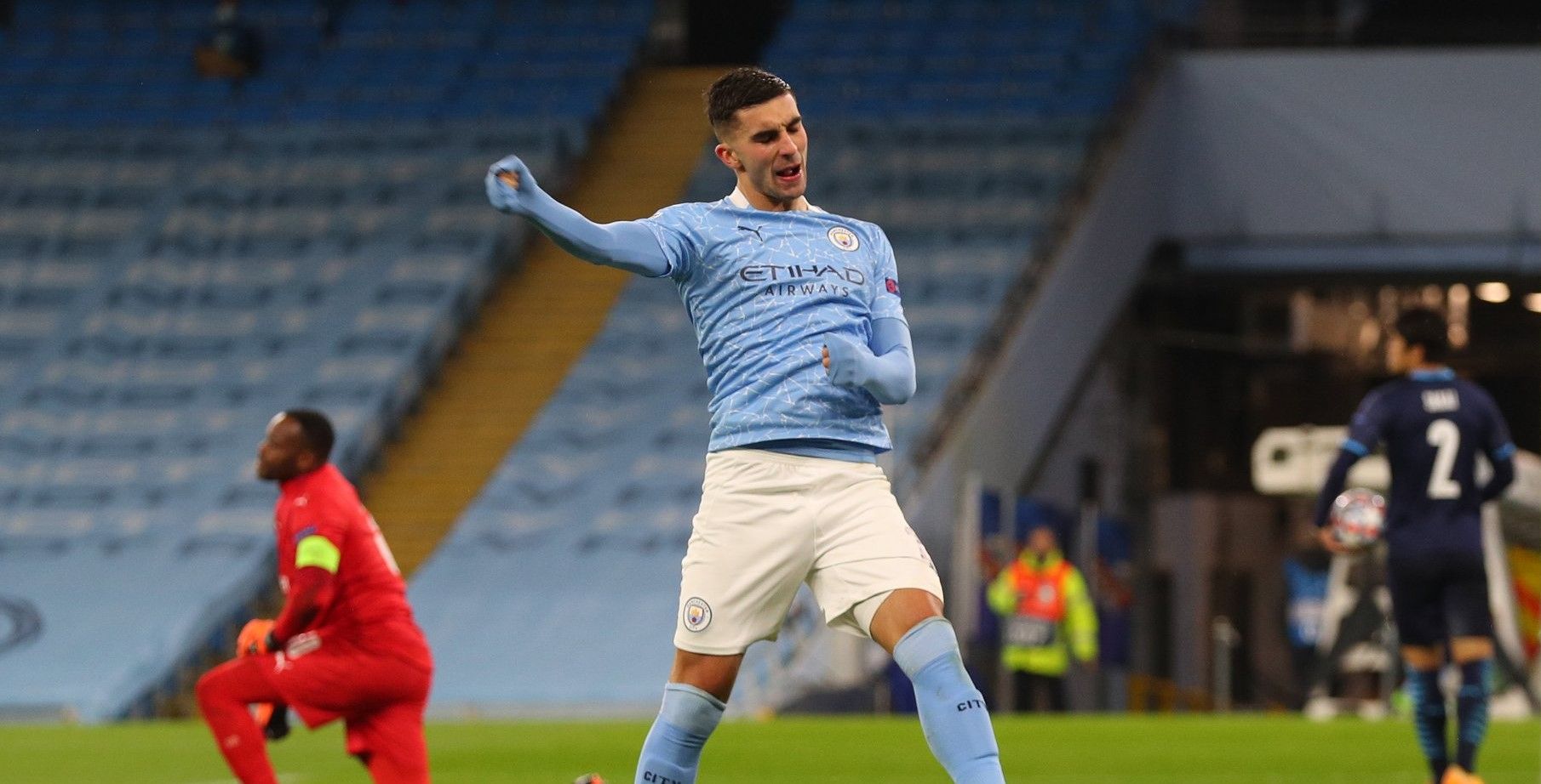  Ferran celebra su gol con el City al Olympique de Marsella.
