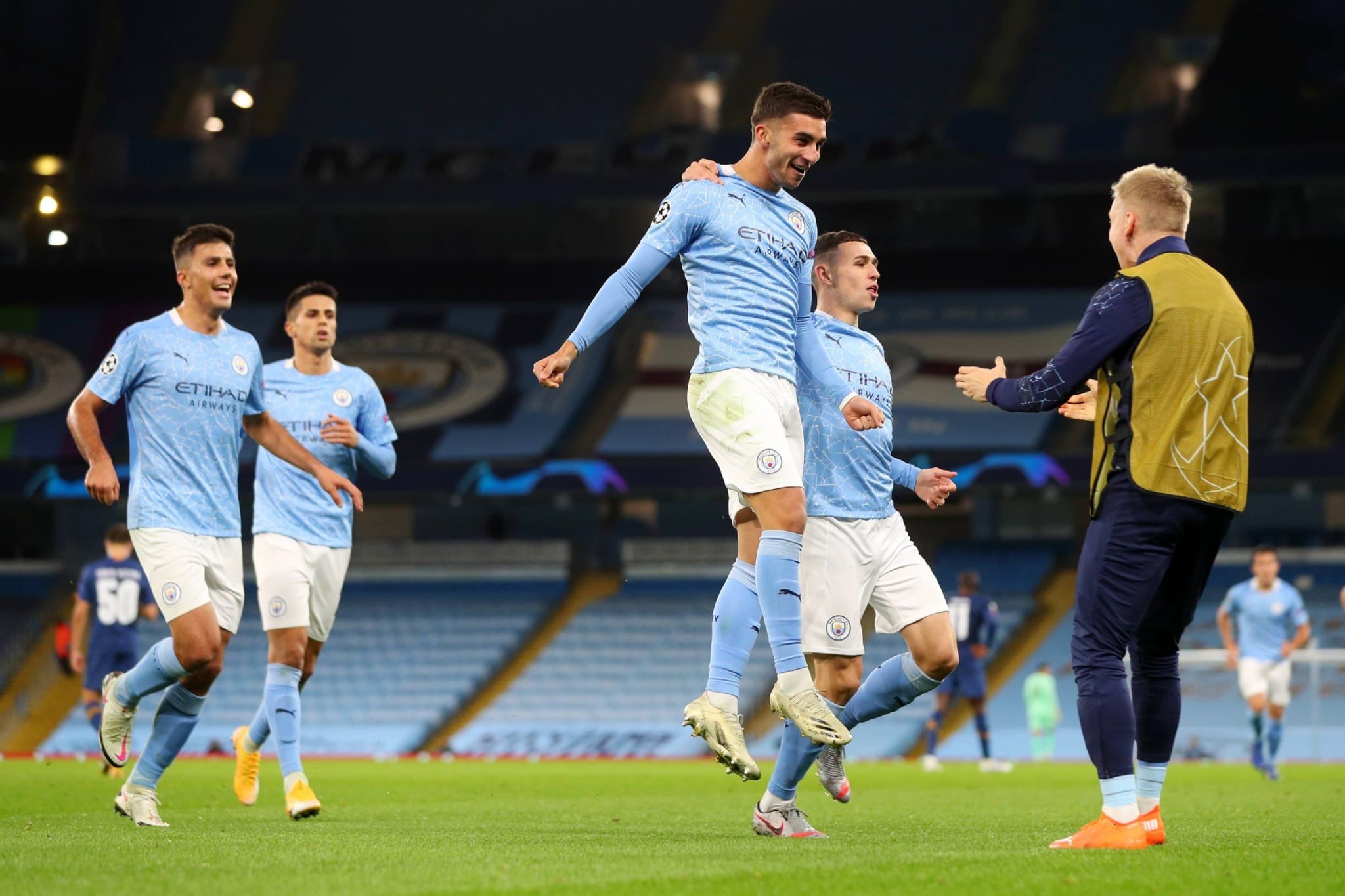  Ferran Torres marca con el Manchester City