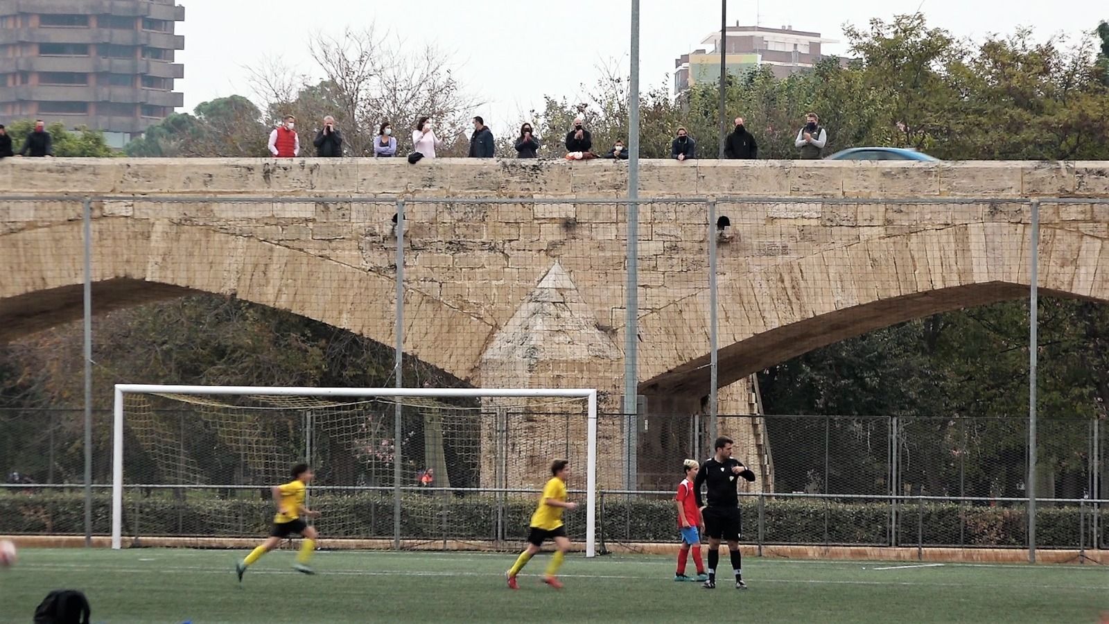 Fútbol en el río