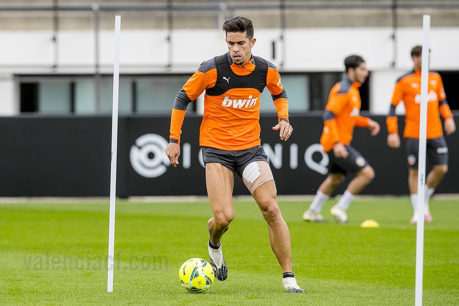 Ajeno al virus FIFA, Gabriel Paulista ya está listo