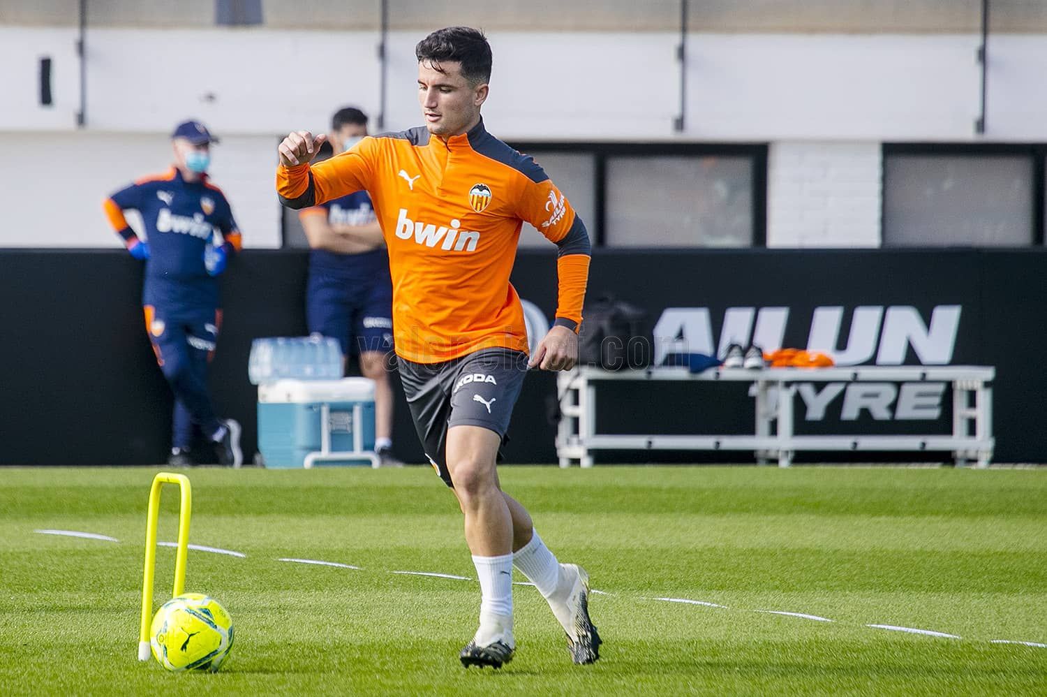  Guillamón  sería de los futbolistas más beneficiados por el cambio de sistema.