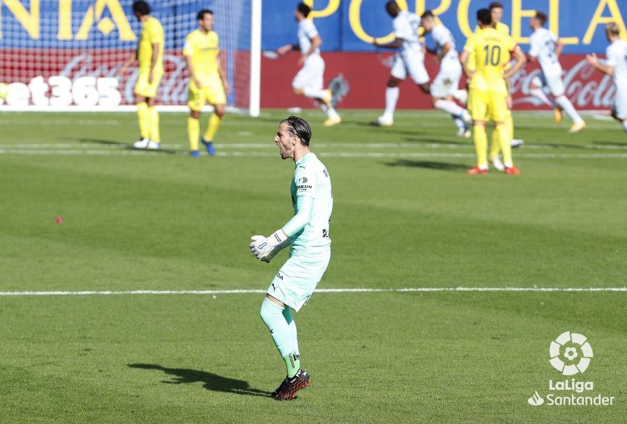  Jaume celebra el gol de Guedes, que empataba el tanto inicial de Alcácer.
